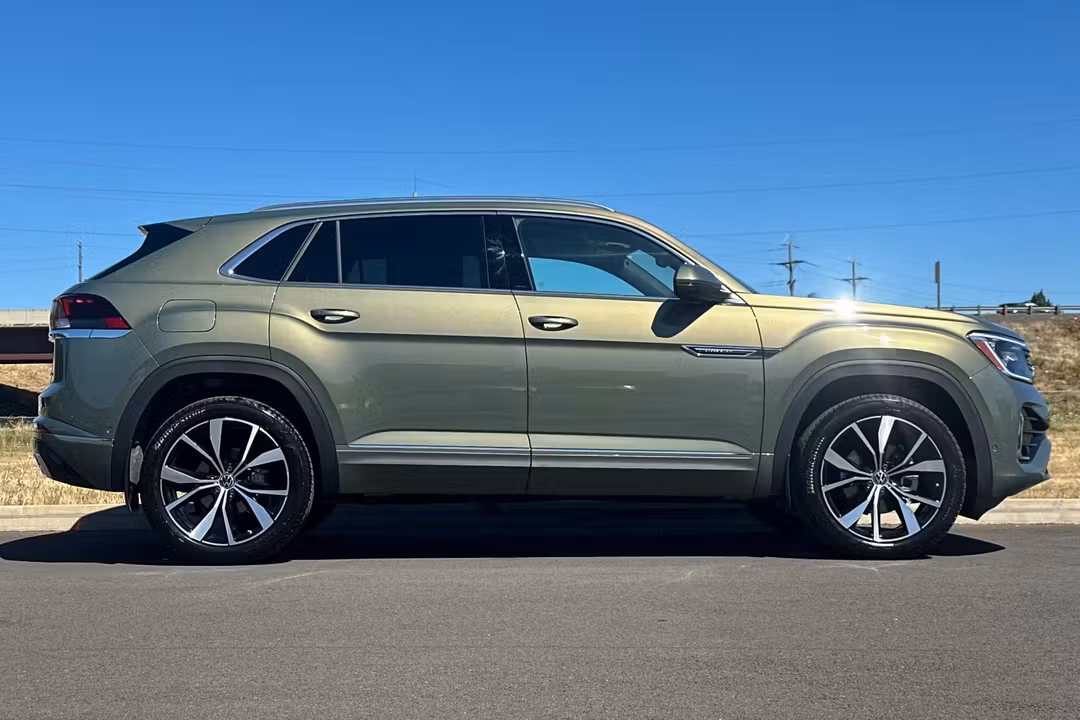 2026 Volkswagen Atlas Cross Sport 2.0T SEL Premium RLine - Image 2