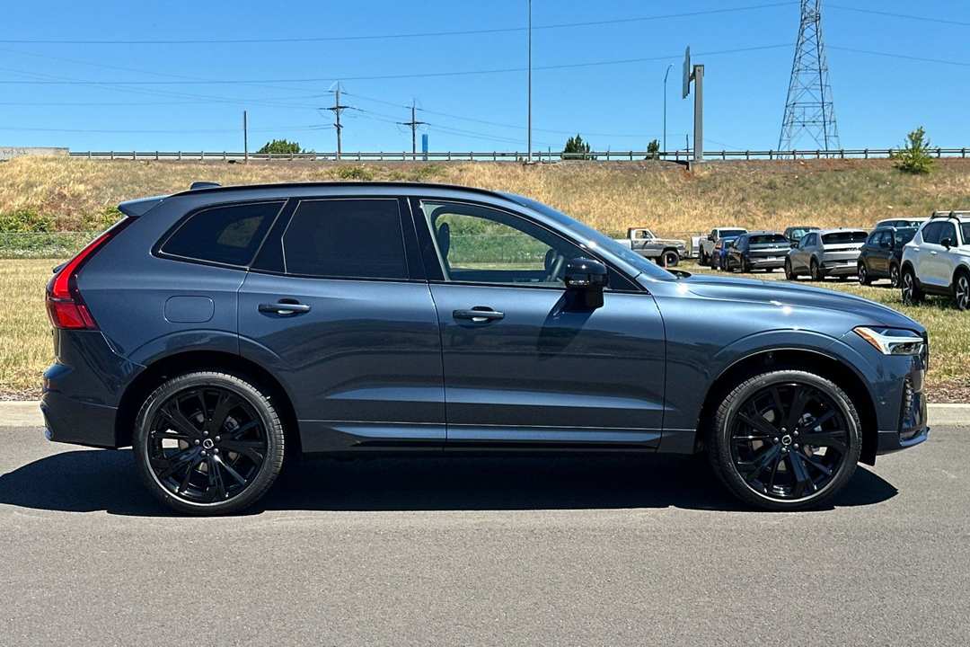 2026 Volvo Xc60 B5 Ultra Black Edition - Image 2