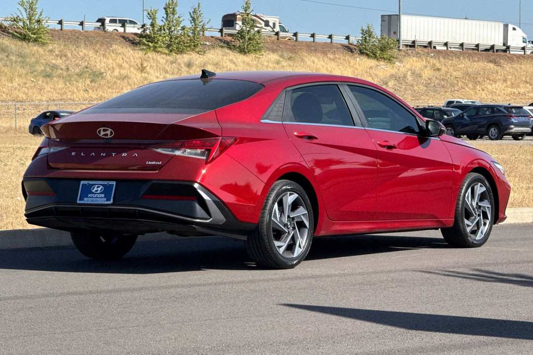 2025 Hyundai Elantra Limited - Image 3