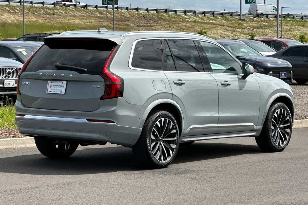 2026 Volvo Xc90 Plug-In Hybrid T8 Plus - Image 3