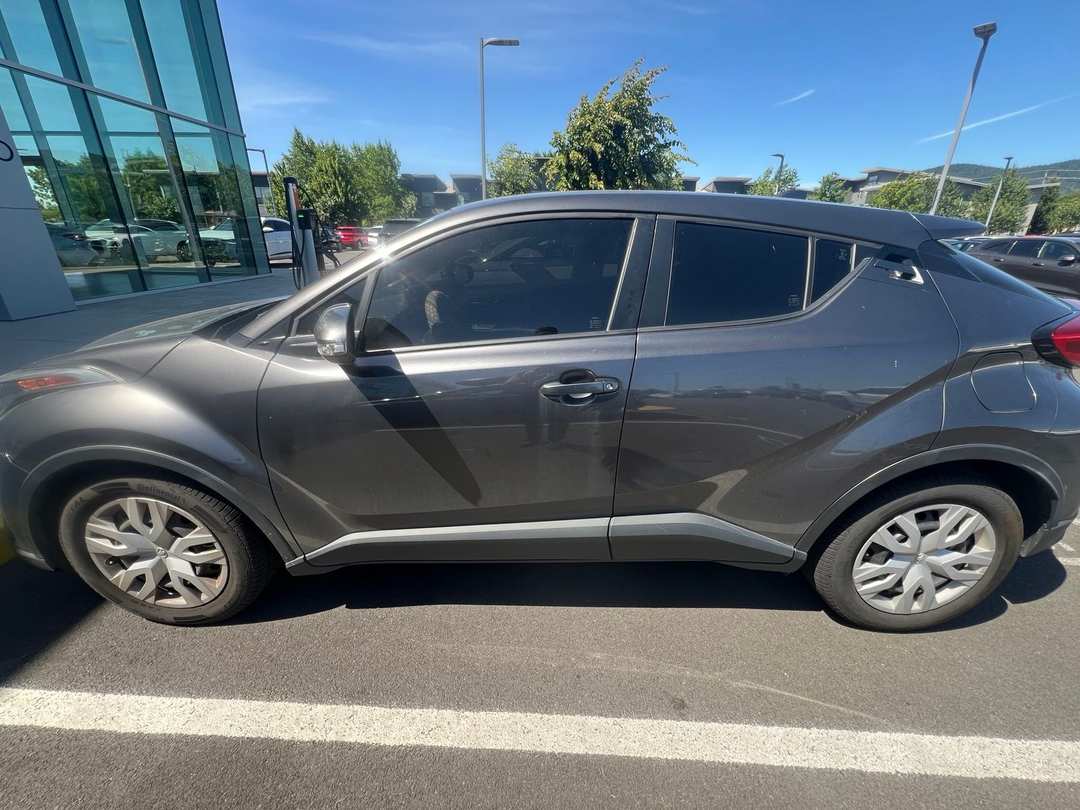 2019 Toyota C-Hr LE - Image 3