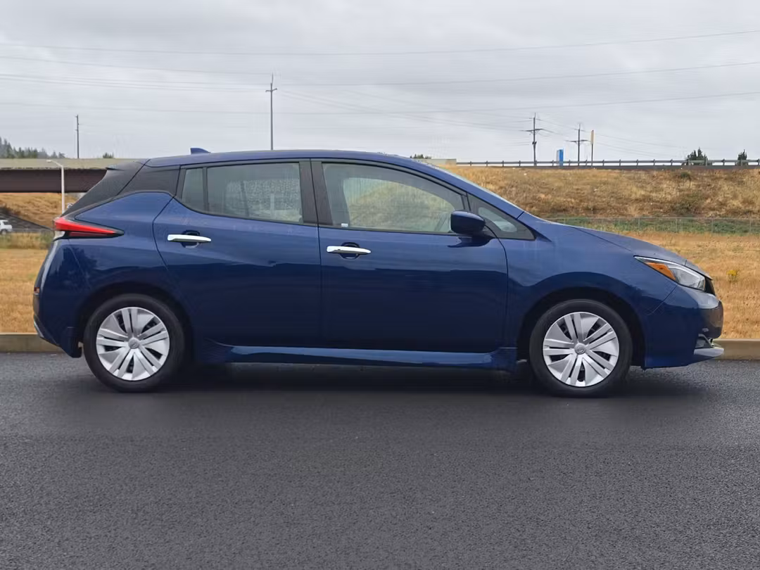 2025 Nissan LEAF S - Image 2