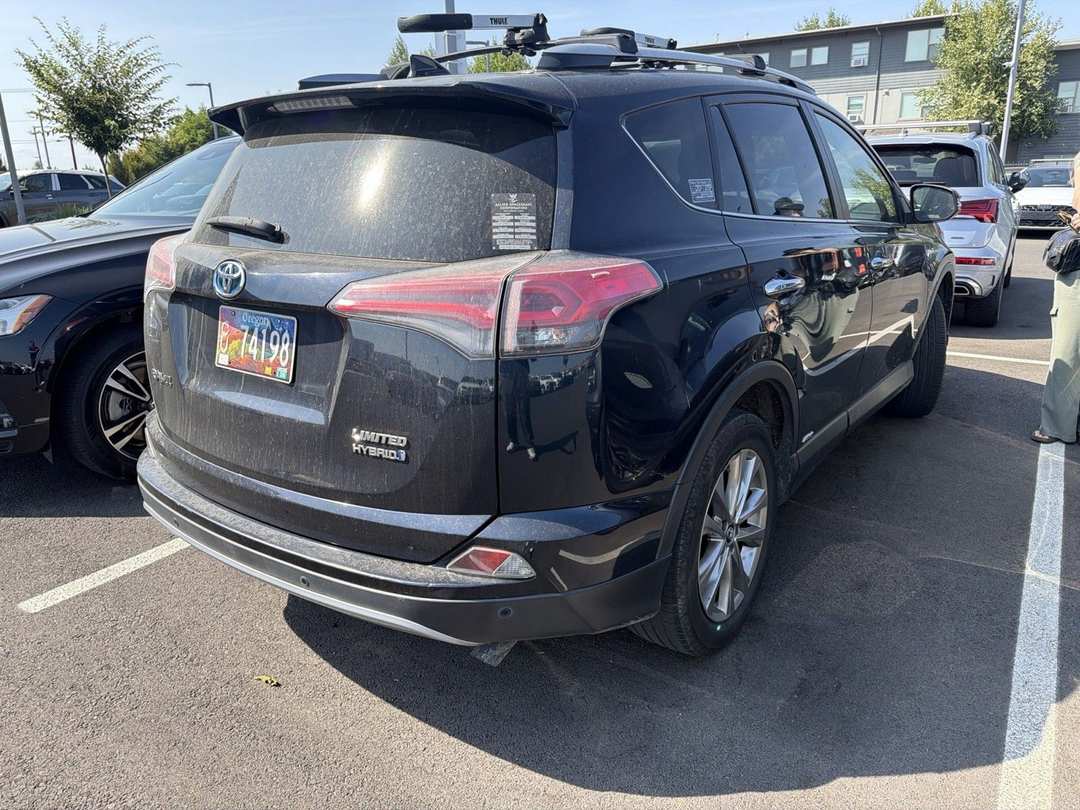 2018 Toyota Rav4 Hybrid Limited - Image 3