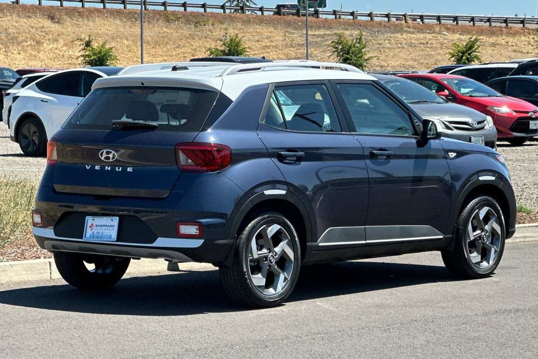 2026 Hyundai Venue SEL - Image 3