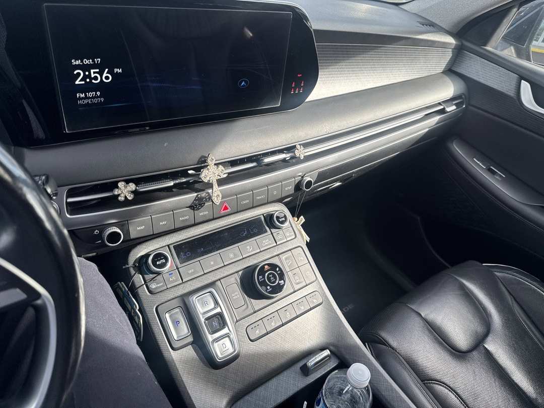 2023 Hyundai Palisade Limited - Image 3