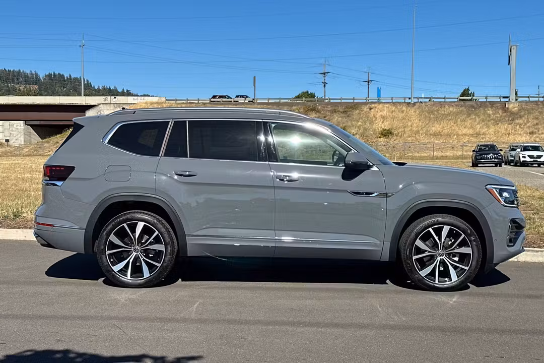 2026 Volkswagen Atlas 2.0T SEL Premium RLine - Image 2
