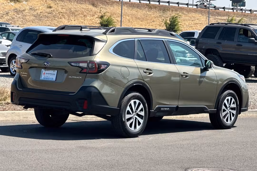 2022 Subaru Outback Premium - Image 3