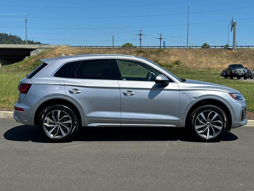 2024 Audi Q5 45 S line Premium - Image 2