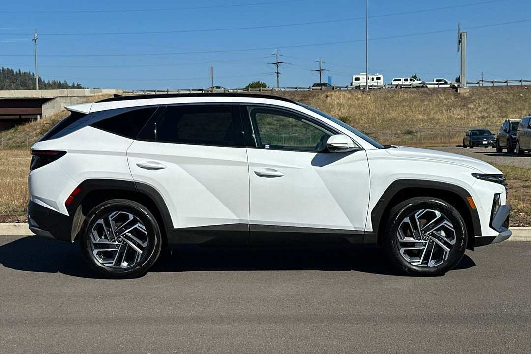 2025 Hyundai Tucson Hybrid Limited - Image 2