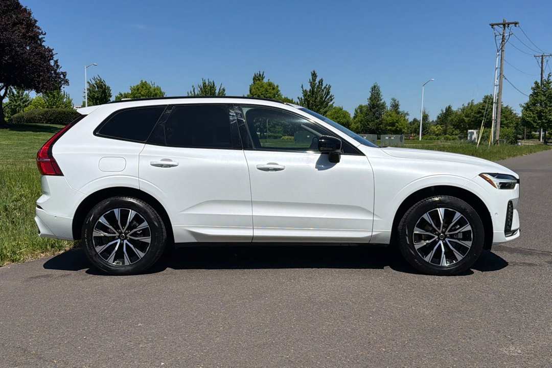2025 Volvo Xc60 B5 Plus - Image 2