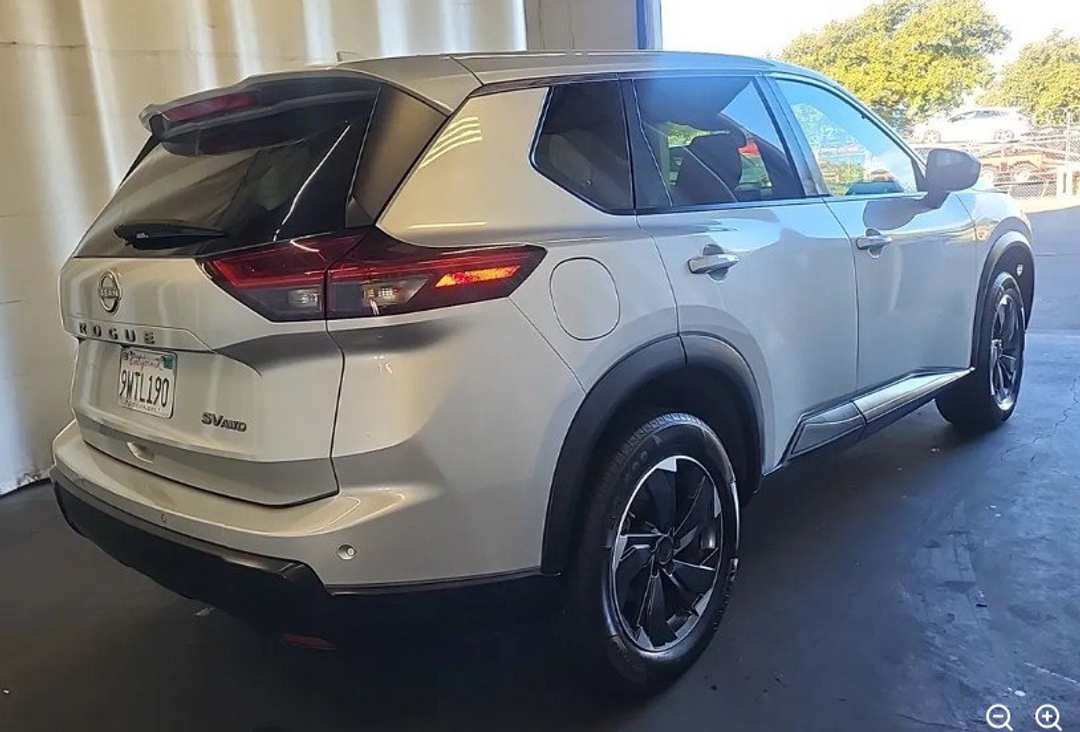 2024 Nissan Rogue SV - Image 3