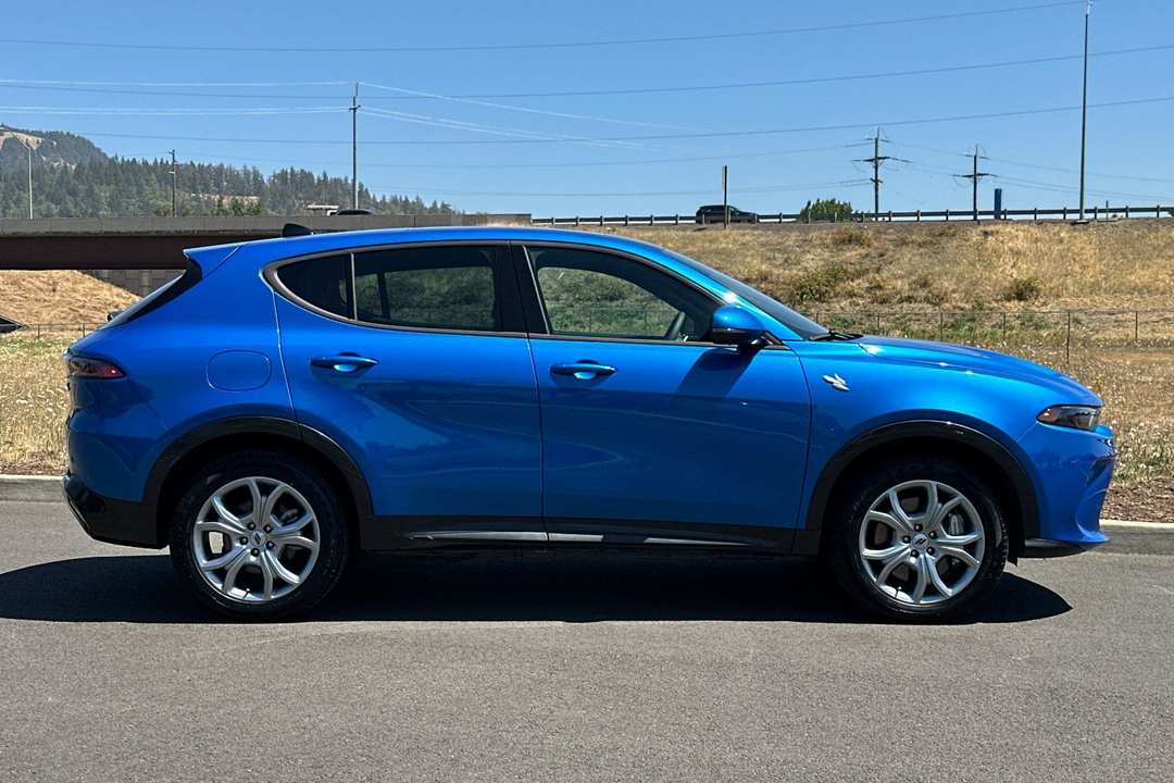 2024 Dodge Hornet R/T Plus - Image 2