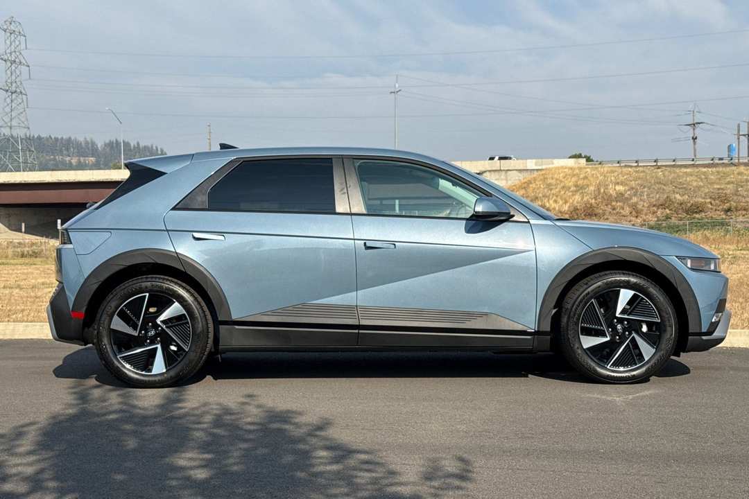 2026 Hyundai Ioniq 5 SE Standard Range - Image 2
