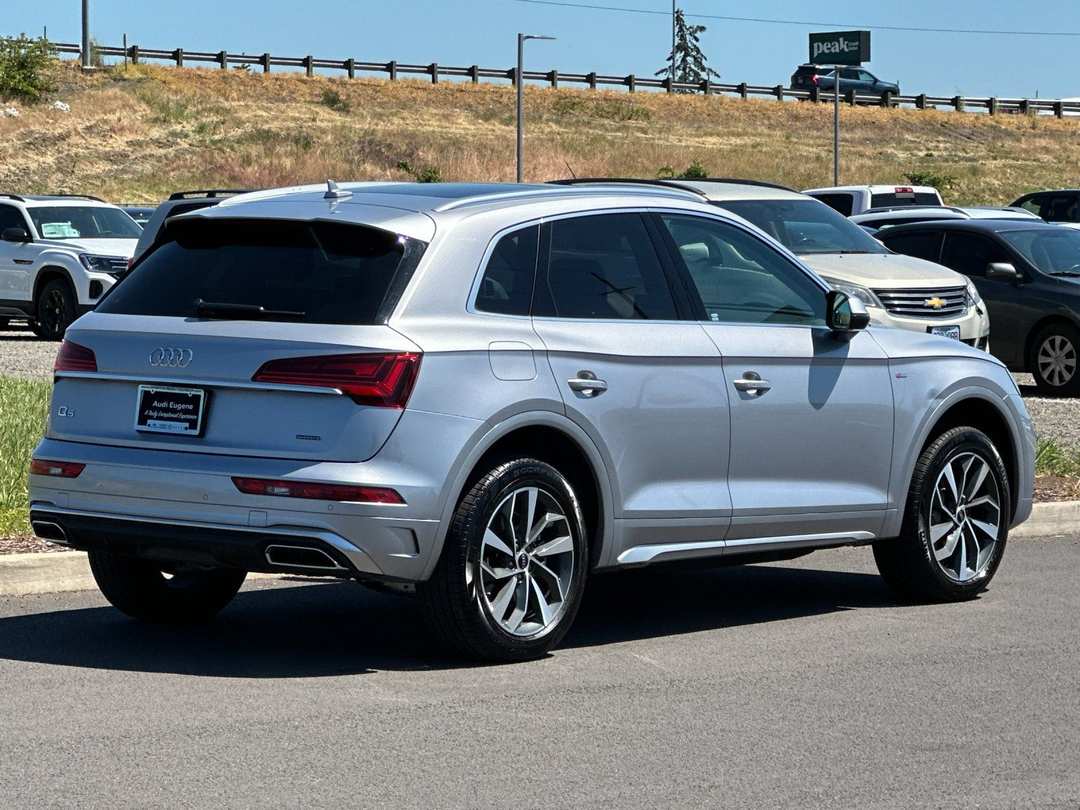 2024 Audi Q5 45 S line Premium - Image 3
