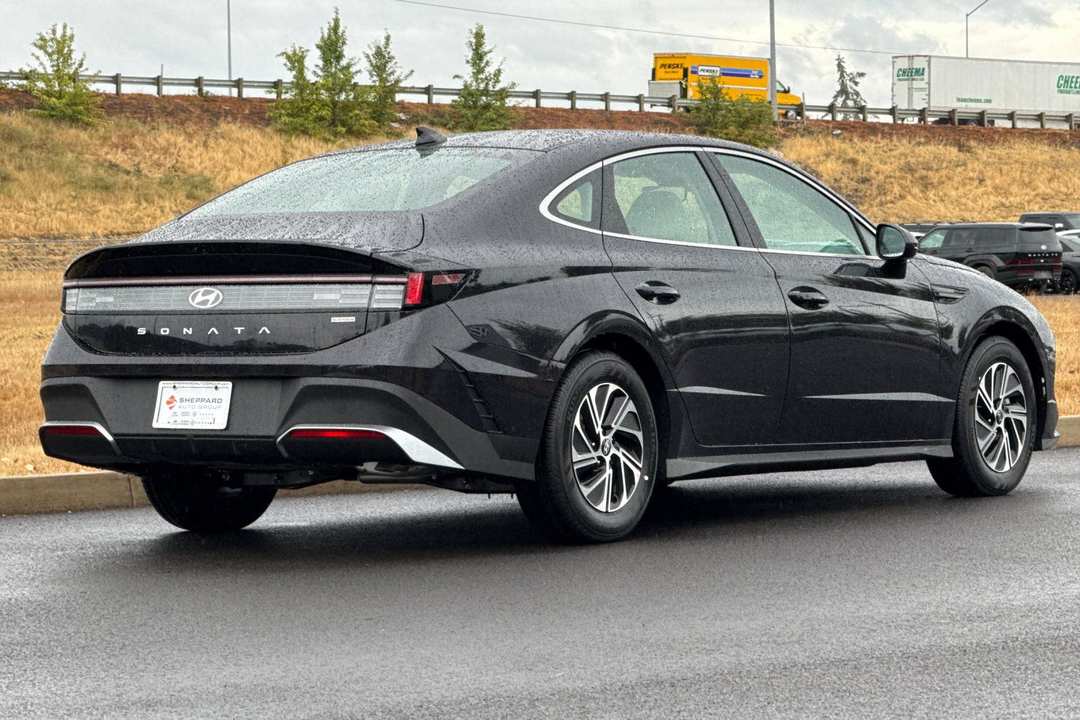 2026 Hyundai Sonata Hybrid Blue - Image 3