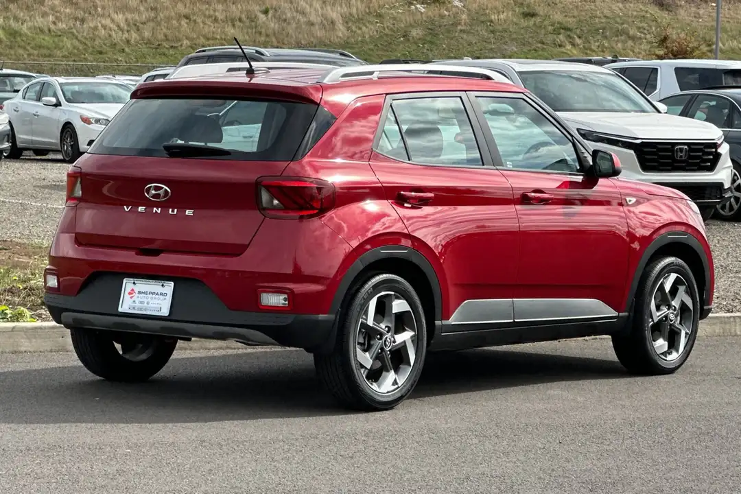 2023 Hyundai Venue SEL - Image 3