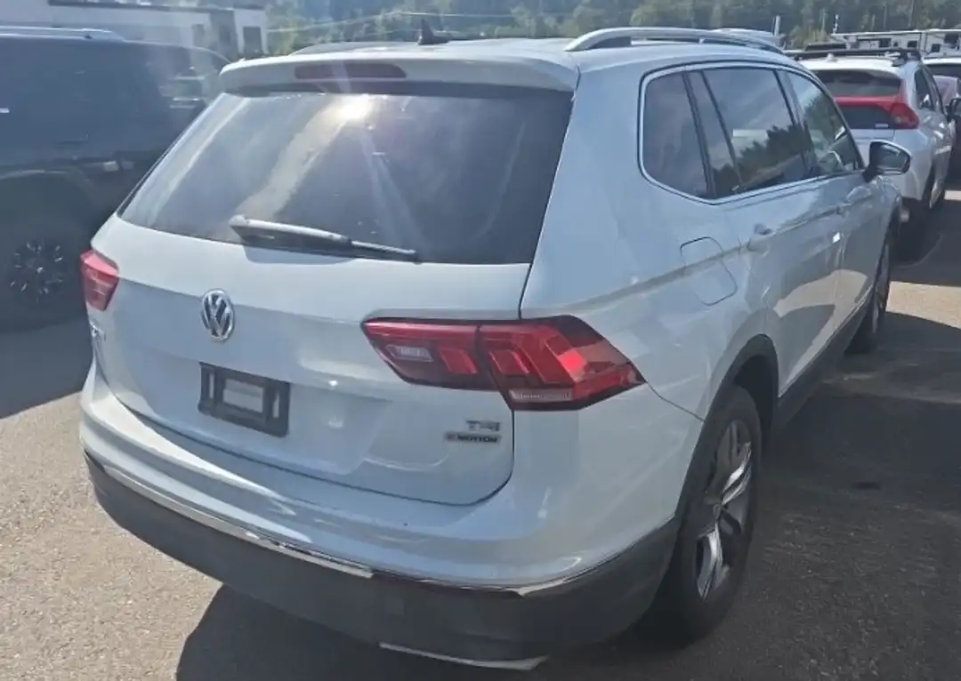 2018 Volkswagen Tiguan 2.0T SEL Premium - Image 3