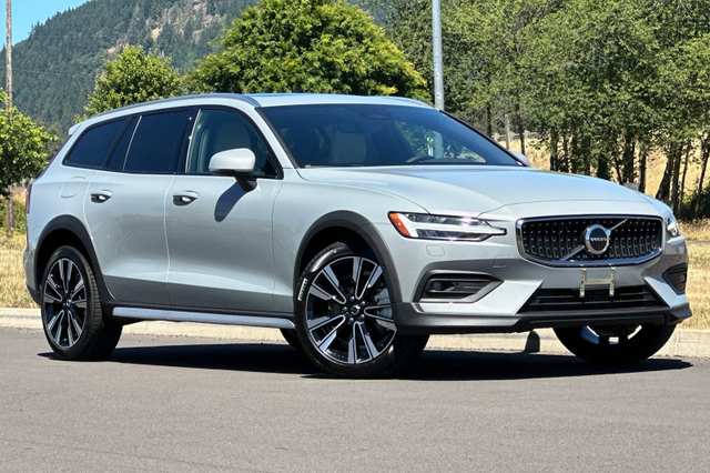 2026 Volvo V60 Cross Country B5 Ultra