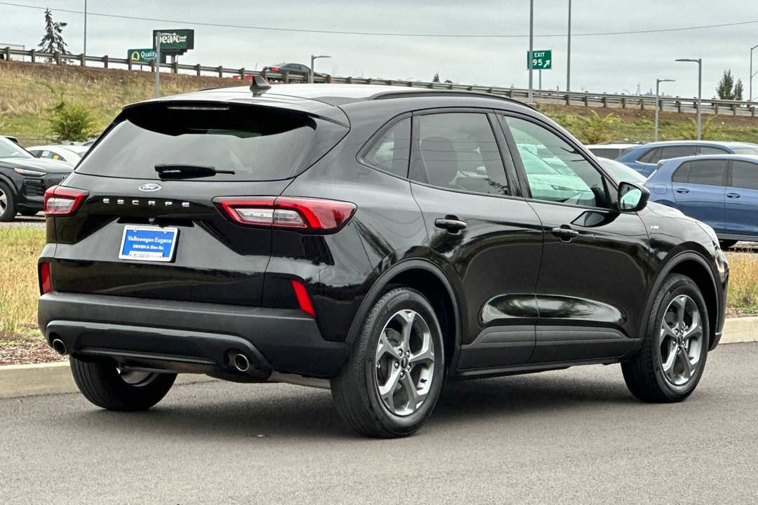 2025 Ford Escape STLine - Image 3