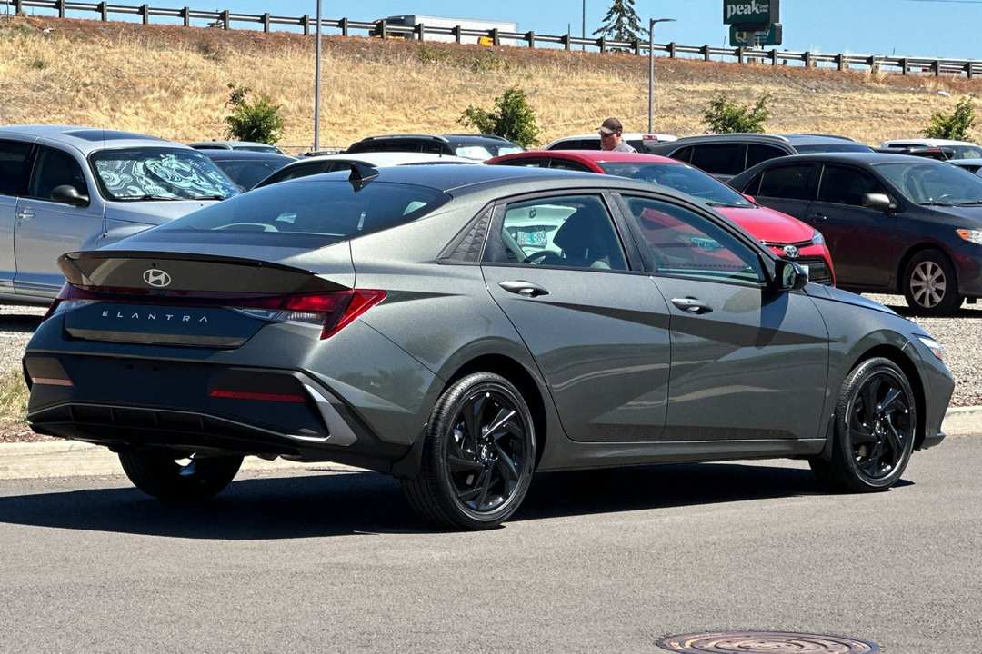 2026 Hyundai Elantra SEL Sport - Image 3