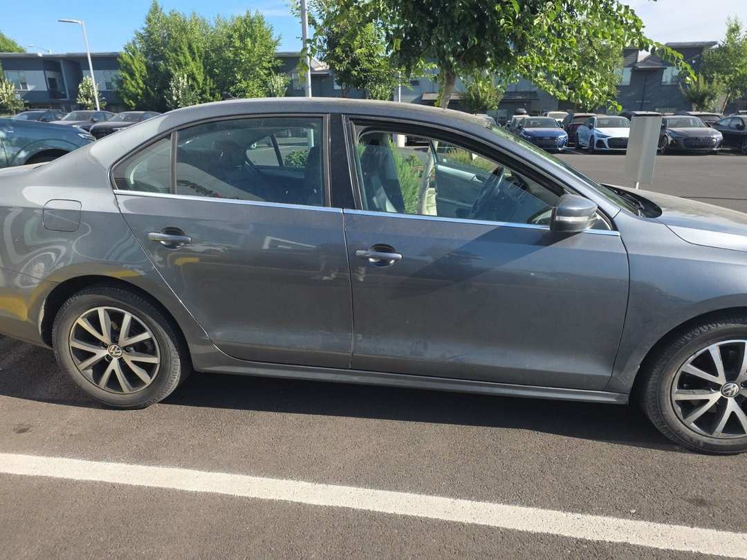 2017 Volkswagen Jetta 1.4T SE - Image 2