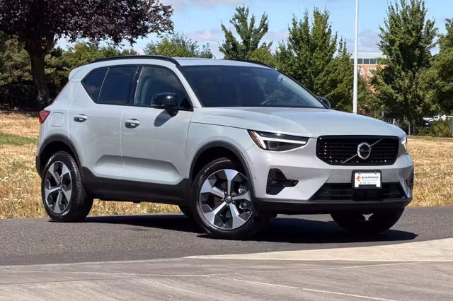2026 Volvo Xc40 B5 Plus