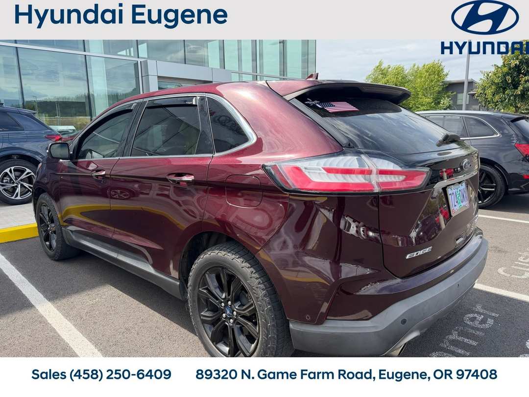 2019 Ford Edge Titanium - Image 2