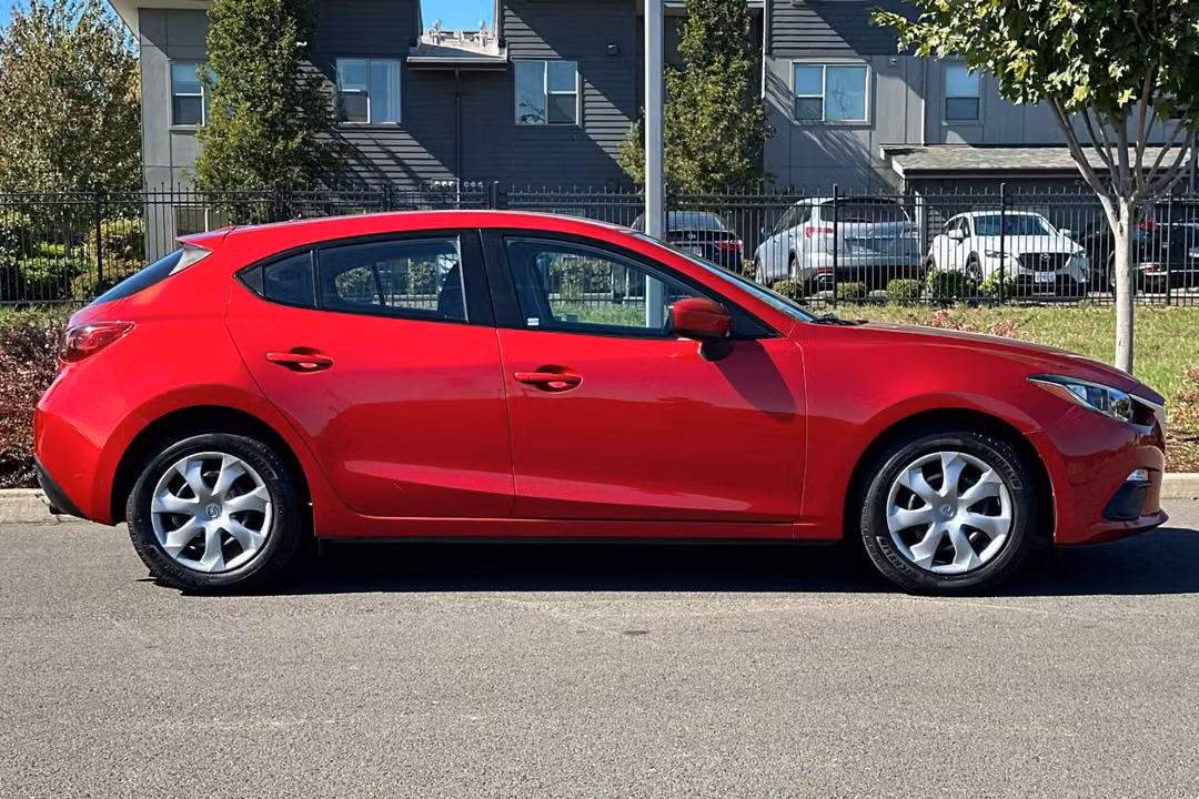2015 MAZDA Mazda3 i Sport - Image 2