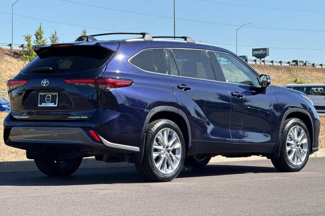 2021 Toyota Highlander Limited - Image 3