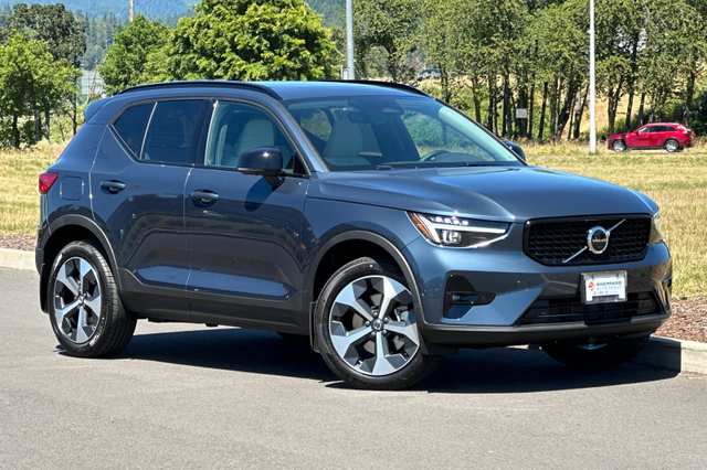 2026 Volvo Xc40 B5 Plus