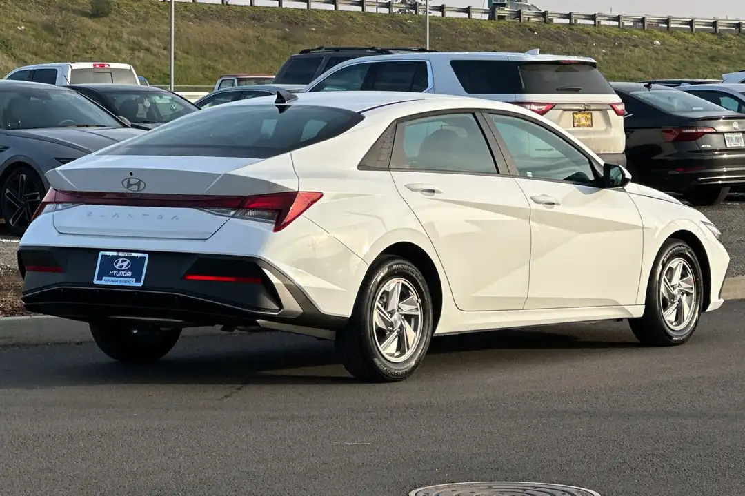 2026 Hyundai Elantra SE - Image 3
