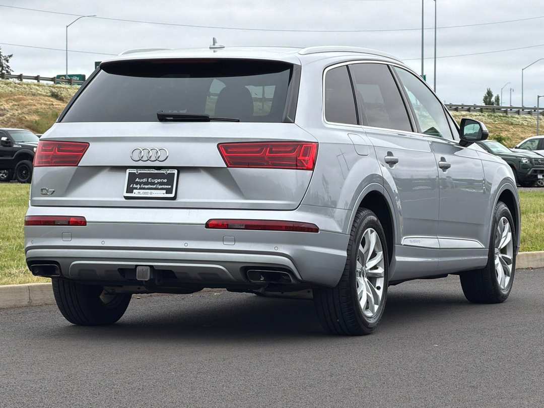 2019 Audi Q7 55 SE Premium - Image 3