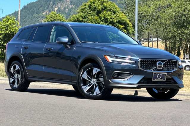 2026 Volvo V60 Cross Country B5 Plus
