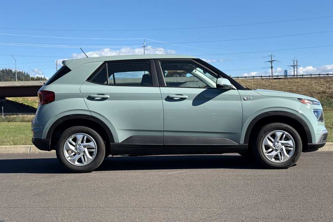 2026 Hyundai Venue SE - Image 2
