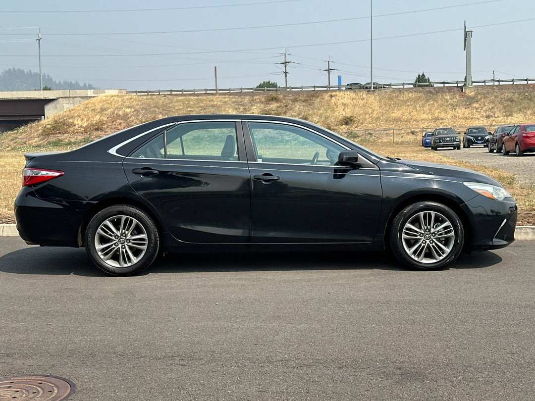 2016 Toyota Camry SE - Image 2