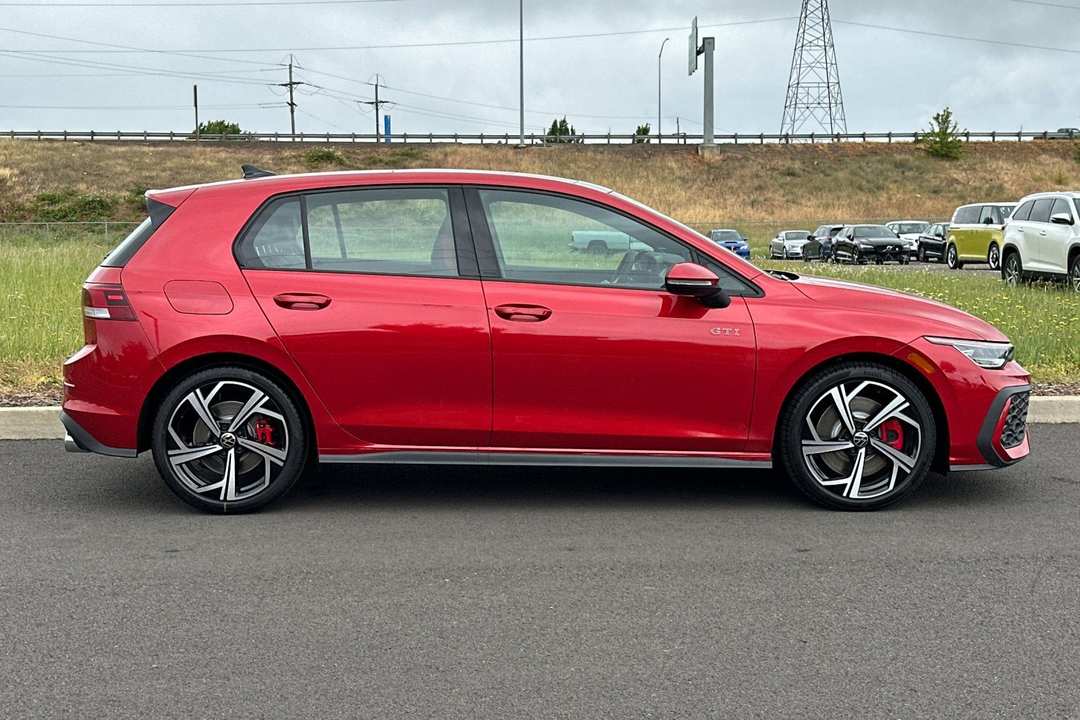 2026 Volkswagen Golf Gti 2.0T SE - Image 2