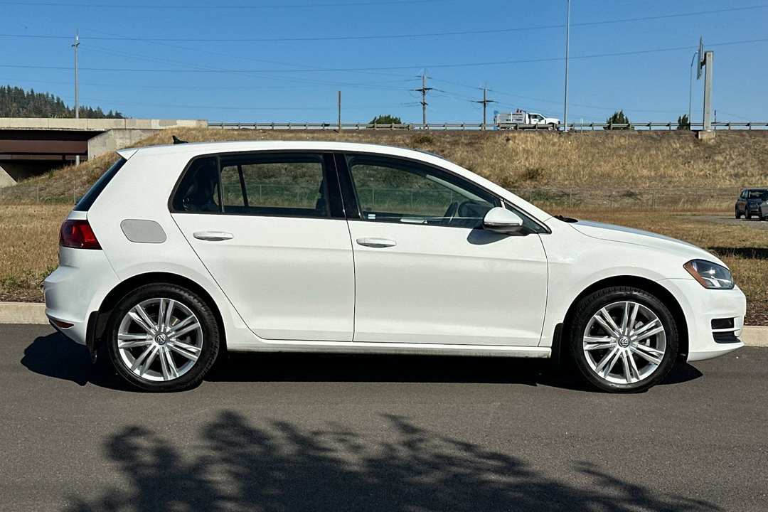 2016 Volkswagen Golf TSI SE - Image 2