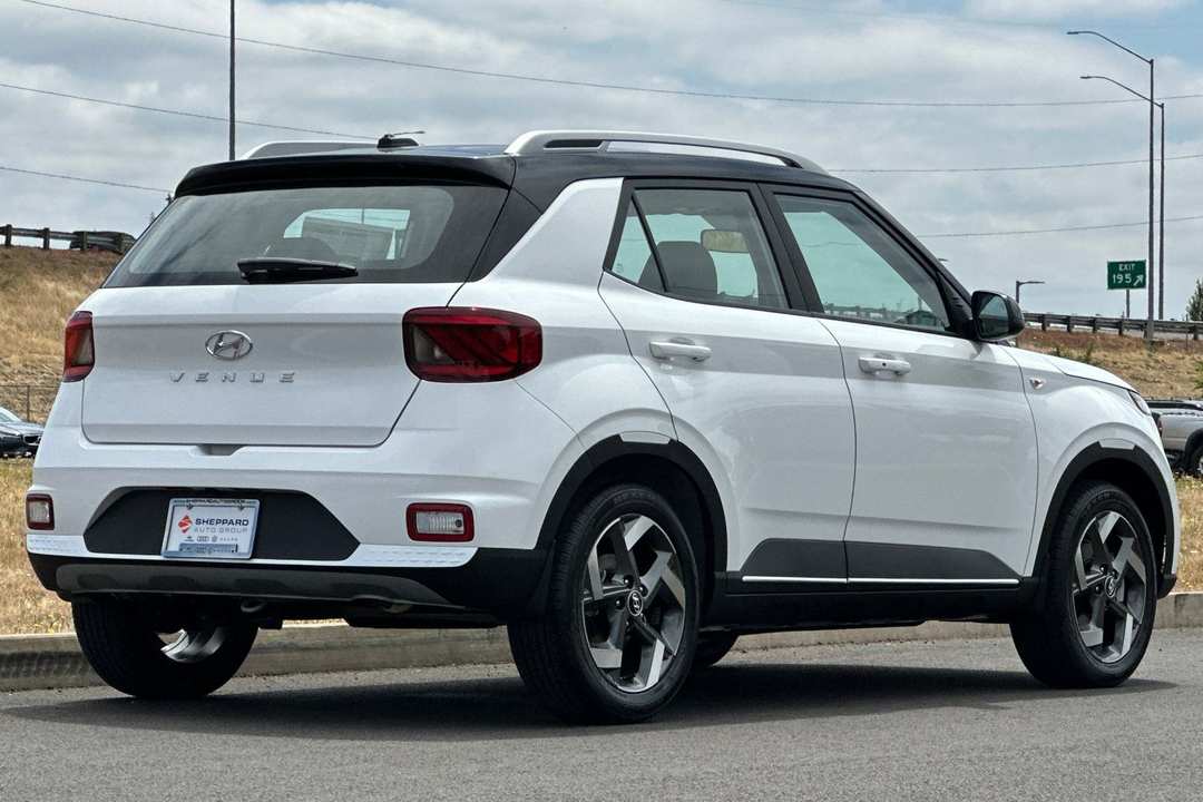 2026 Hyundai Venue SEL - Image 3