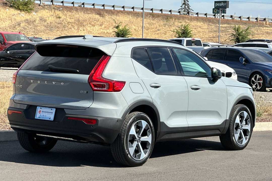 2026 Volvo Xc40 B5 Plus - Image 3