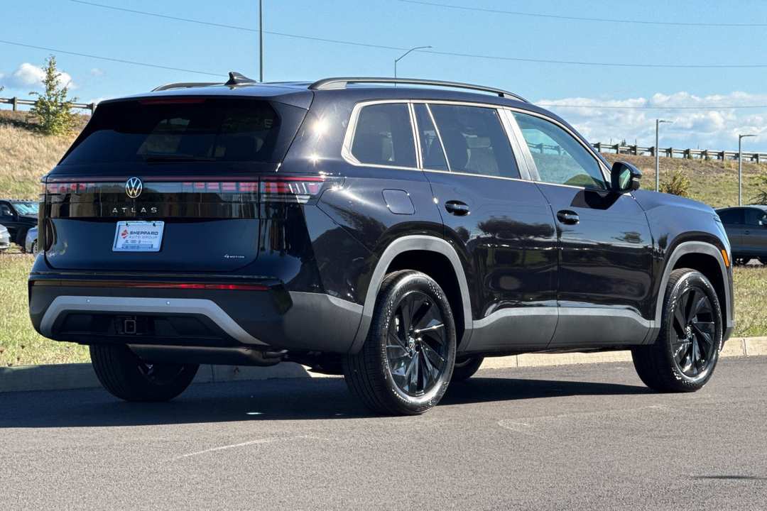 2027 Volkswagen Atlas SE w/Technology - Image 3