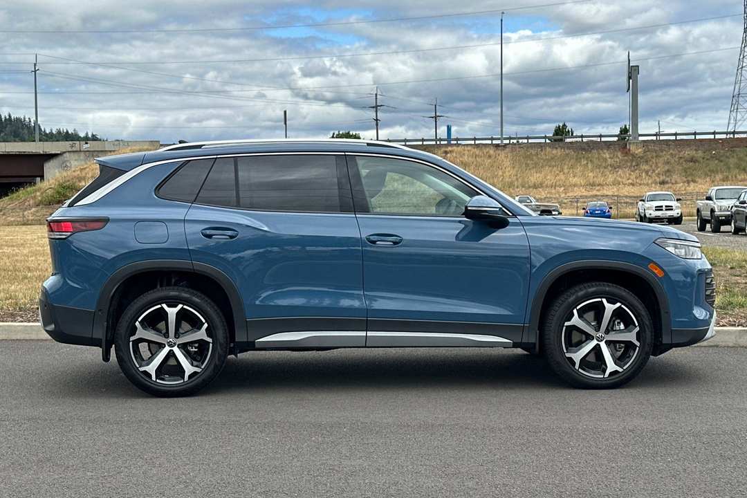 2026 Volkswagen Tiguan 2.0T SE - Image 2