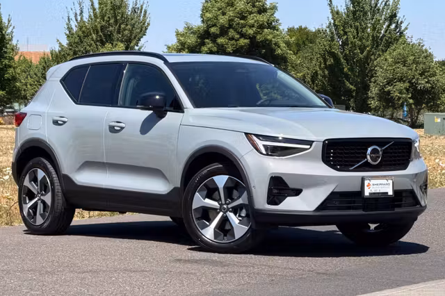 2026 Volvo Xc40 B5 Plus