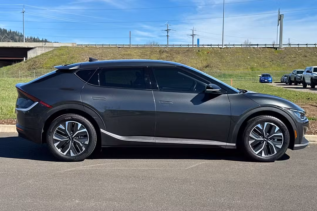 2023 Kia Ev6 Light - Image 2