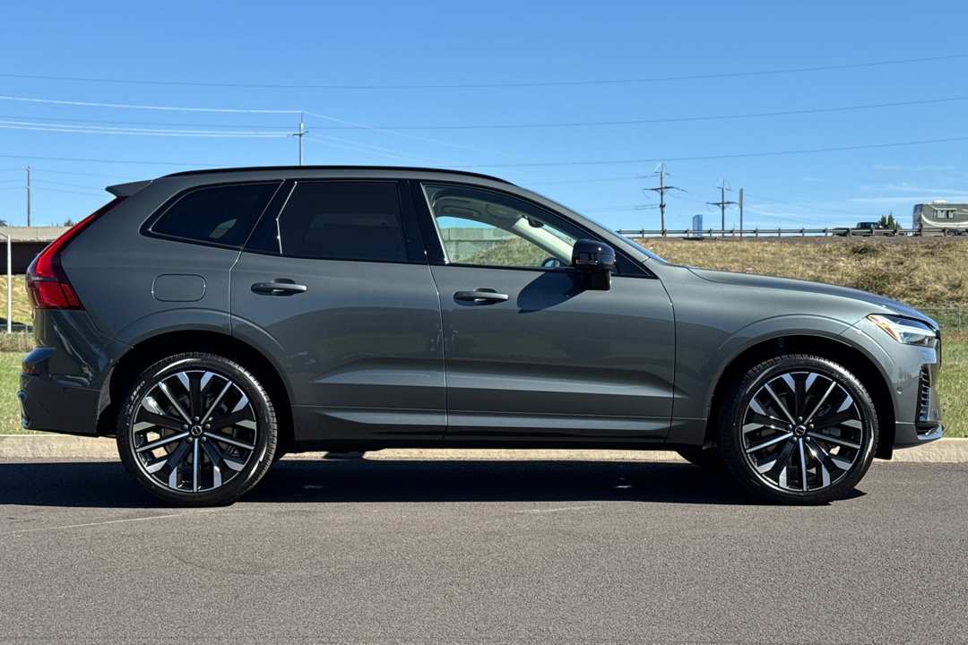 2027 Volvo Xc60 Plug-In Hybrid T8 Ultra - Image 2