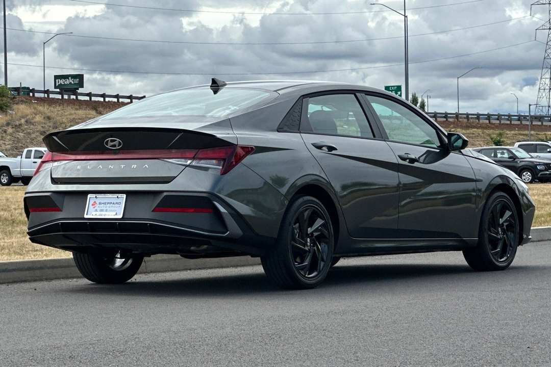 2026 Hyundai Elantra SEL Sport - Image 3