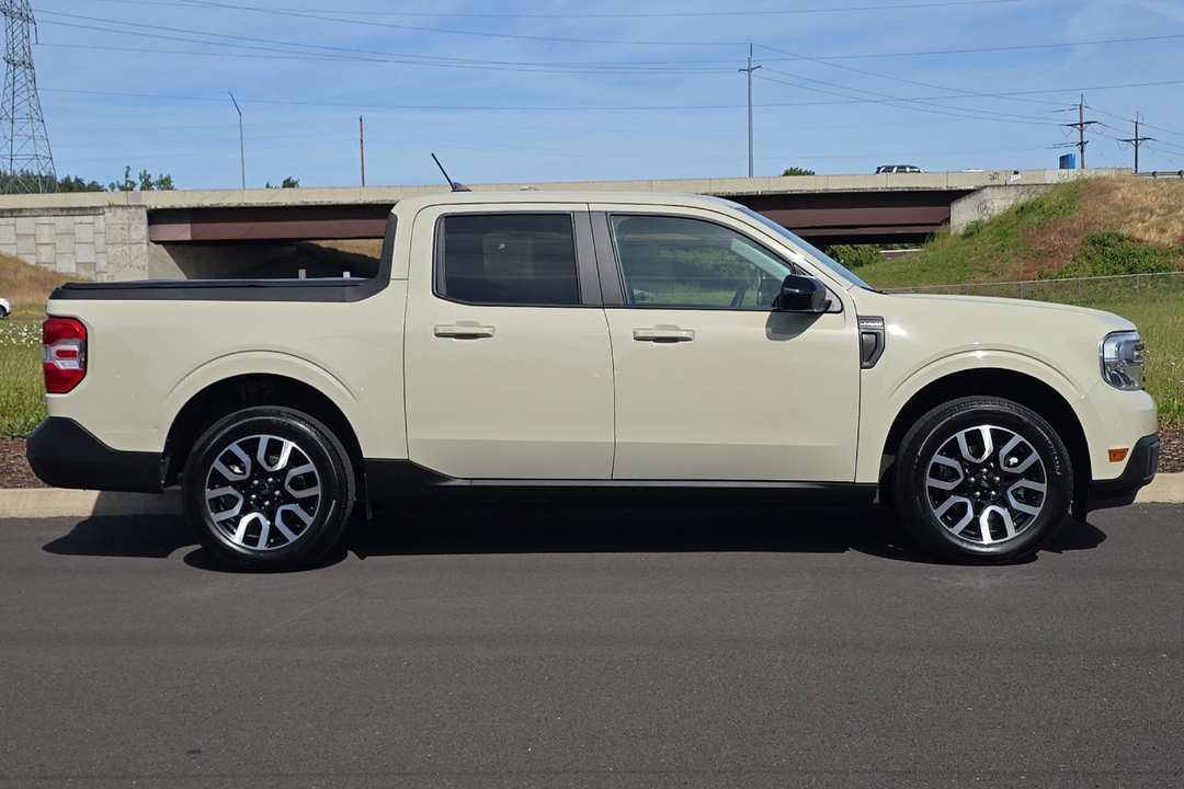 2024 Ford Maverick Lariat - Image 2