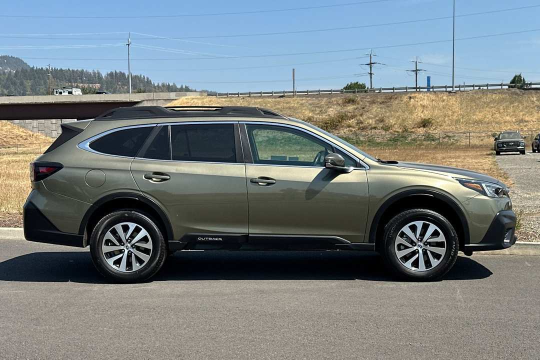 2022 Subaru Outback Premium - Image 2