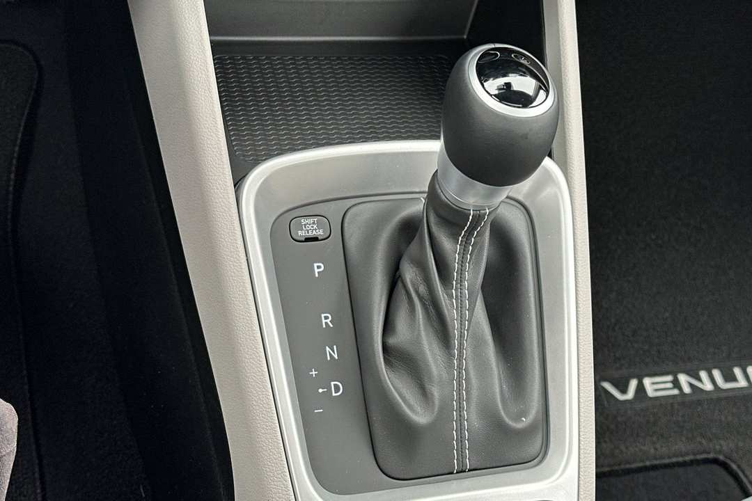2025 Hyundai Venue SEL - Photo 20