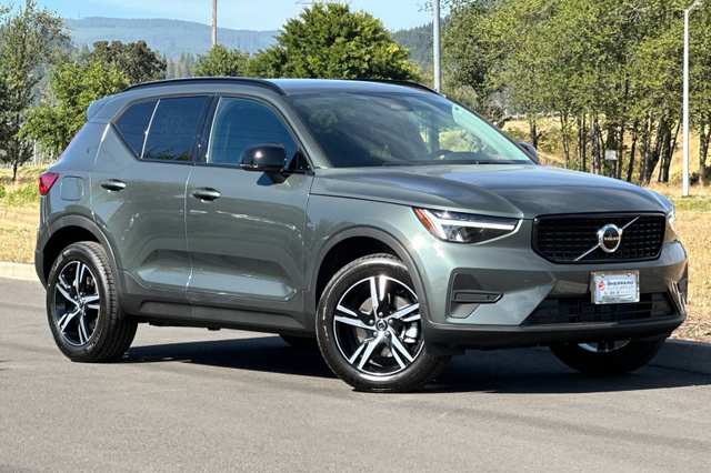 2026 Volvo Xc40 B5 Core