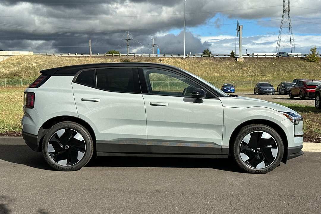 2026 Volvo Ex30 Twin Motor Performance Plus - Image 2